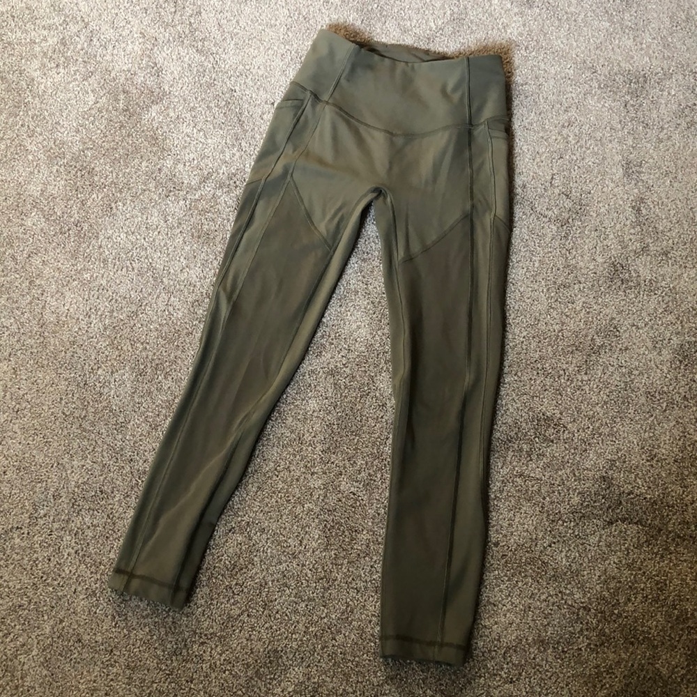 All the Right Places 7/8 tight Lululemon